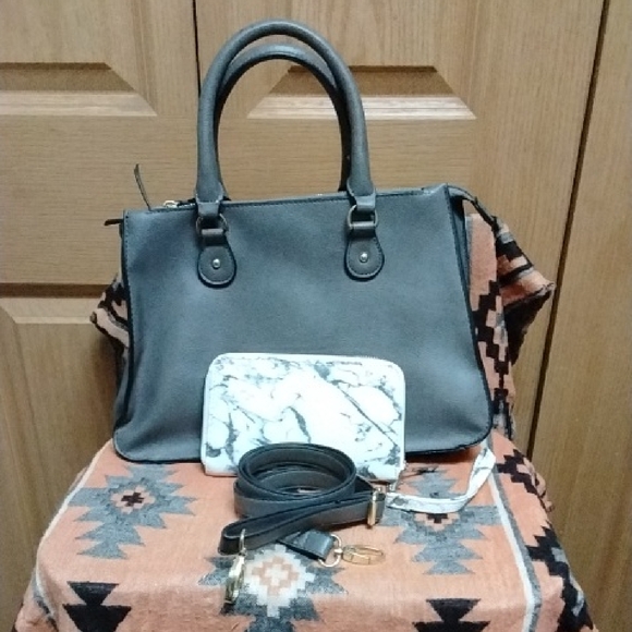 Bueno Handbags - Bueno Gray Handbag/Satchel w/unbranded Wallet